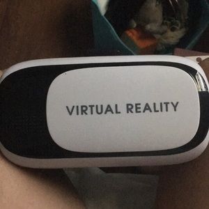 Virtual reality glasses